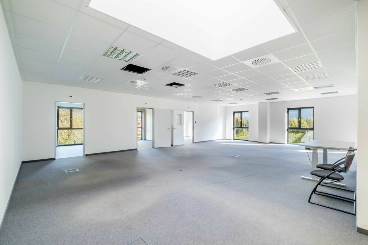 Attraktive Büroräumlichkeiten ab 250 m2  - hell, modern und zentral