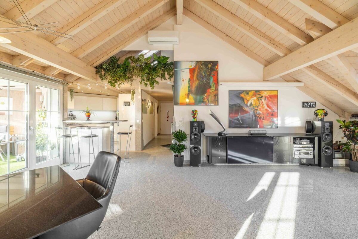 Charmante 3.5-Zimmer Dachwohnung mit Cheminée und stilvollem Ausbau