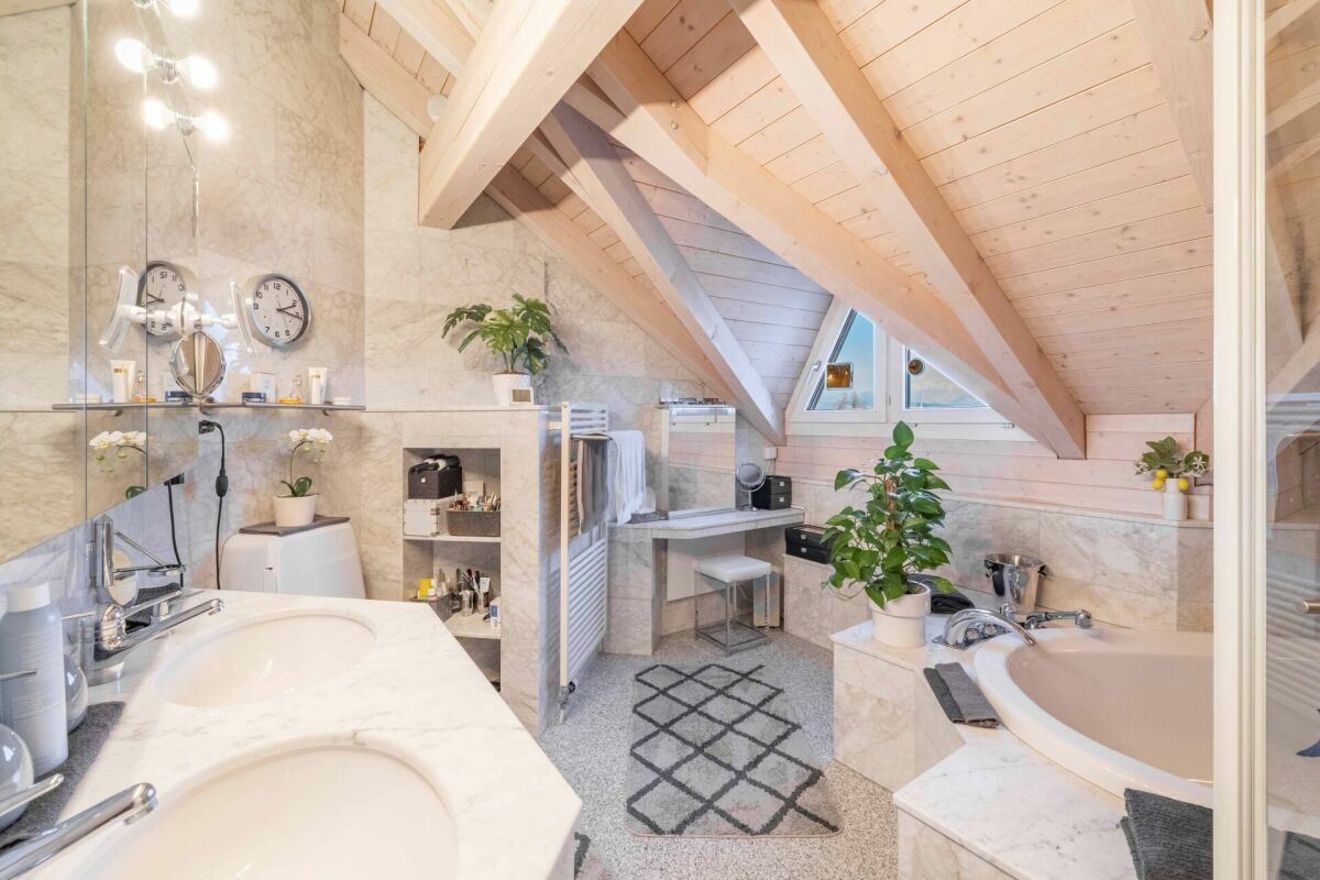 Charmante 3.5-Zimmer Dachwohnung mit Cheminée und stilvollem Ausbau