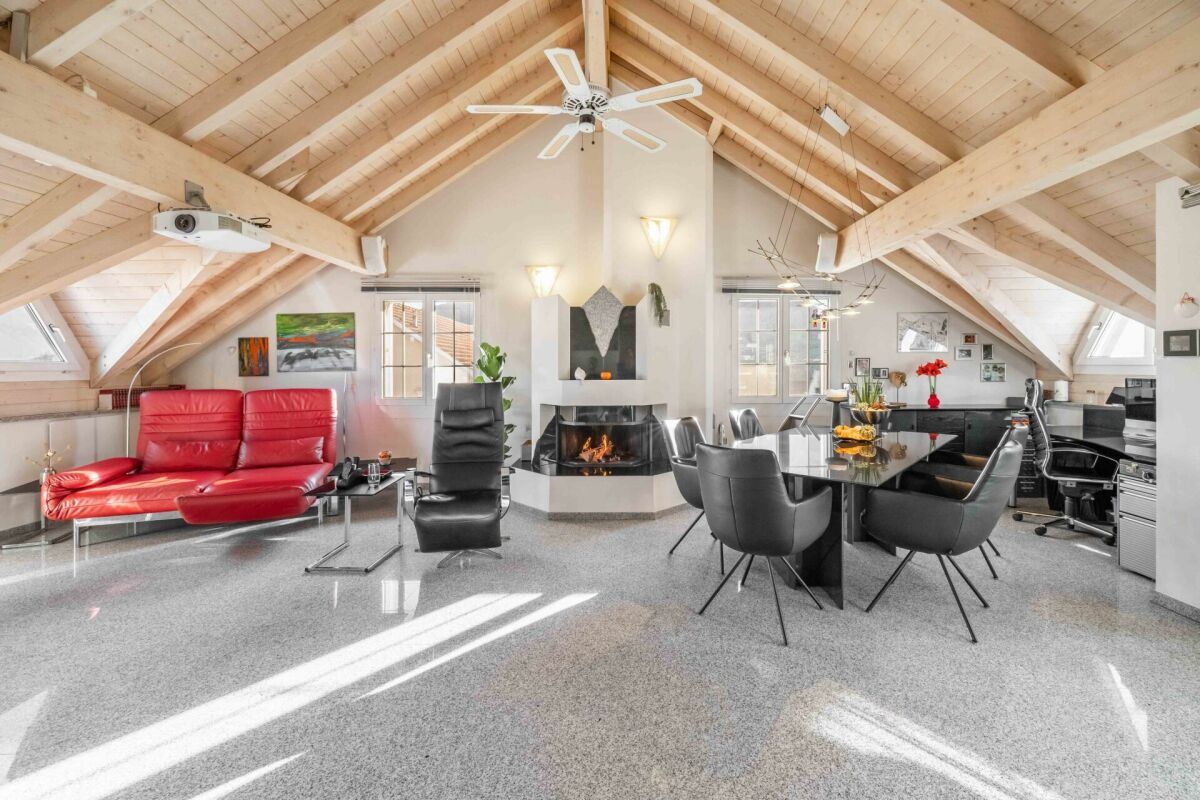 Charmante 3.5-Zimmer Dachwohnung mit Cheminée und stilvollem Ausbau