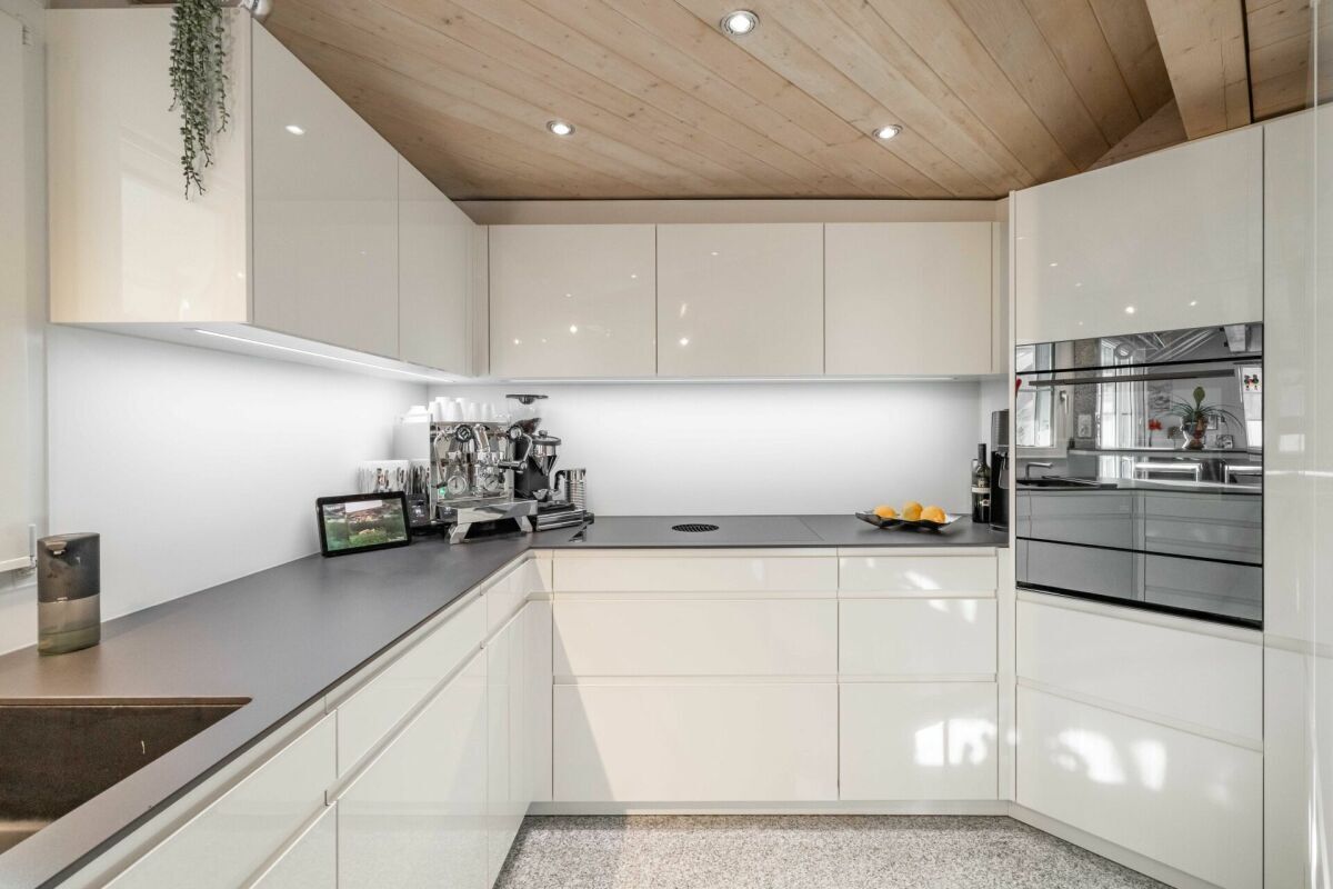 Charmante 3.5-Zimmer Dachwohnung mit Cheminée und stilvollem Ausbau