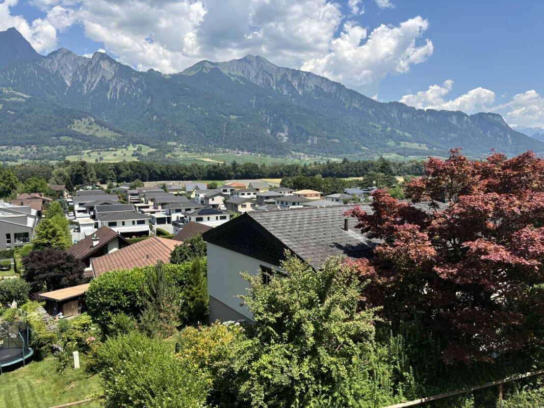 Charmantes 3.5 Zi.-Ferienhaus mit Bergsicht & Garten - nah am Golfplatz
