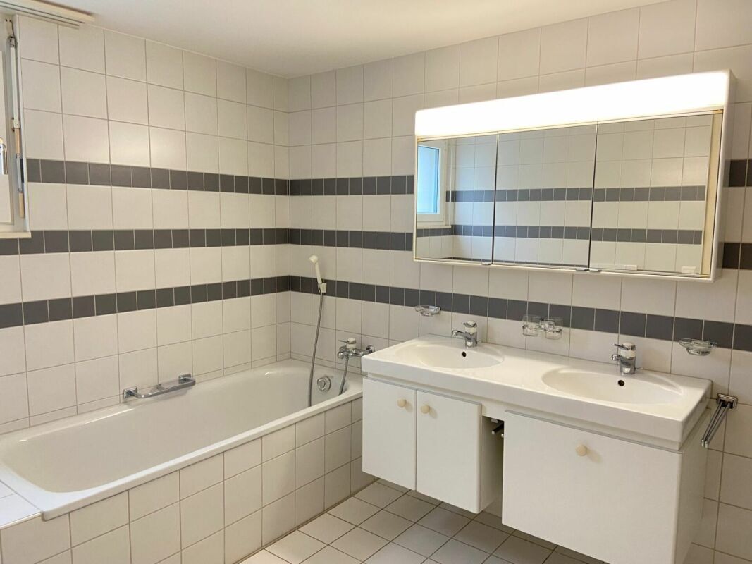 Erdgeschosswohnung mit Seeblick - Exklusive Lage zwischen See und Skigebiet