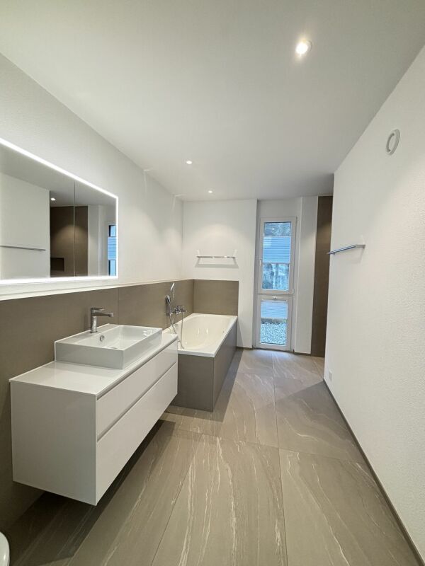 Exklusive 5.5 Zimmer-Terrassenwohnung mit Blick auf den Walensee