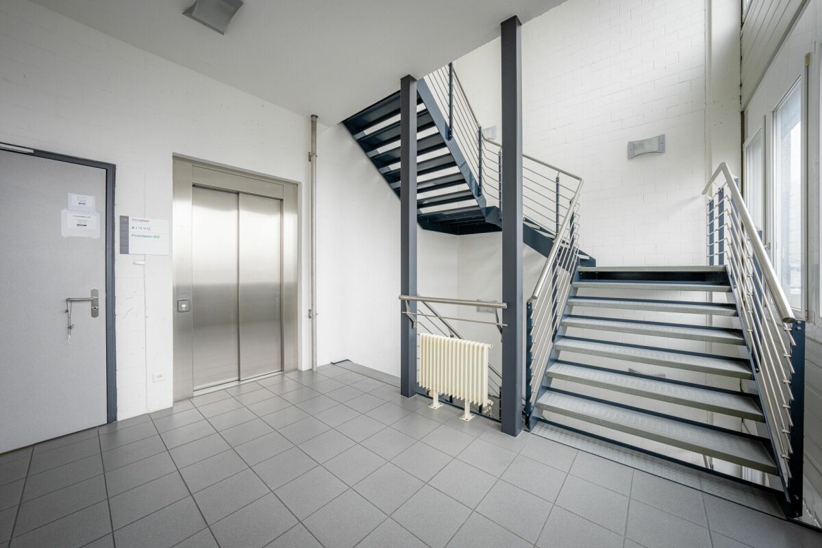 Flexible Gewerbefläche mit Paternosteraufzug - vielseitig nutzbar für Ihr Projekt