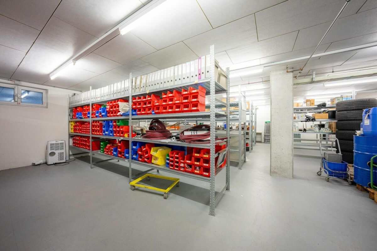 Flexible Gewerbefläche mit Paternosteraufzug - vielseitig nutzbar für Ihr Projekt