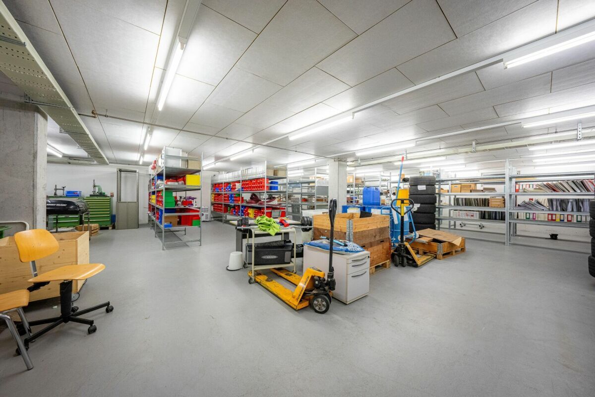 Flexible Gewerbefläche mit Paternosteraufzug - vielseitig nutzbar für Ihr Projekt