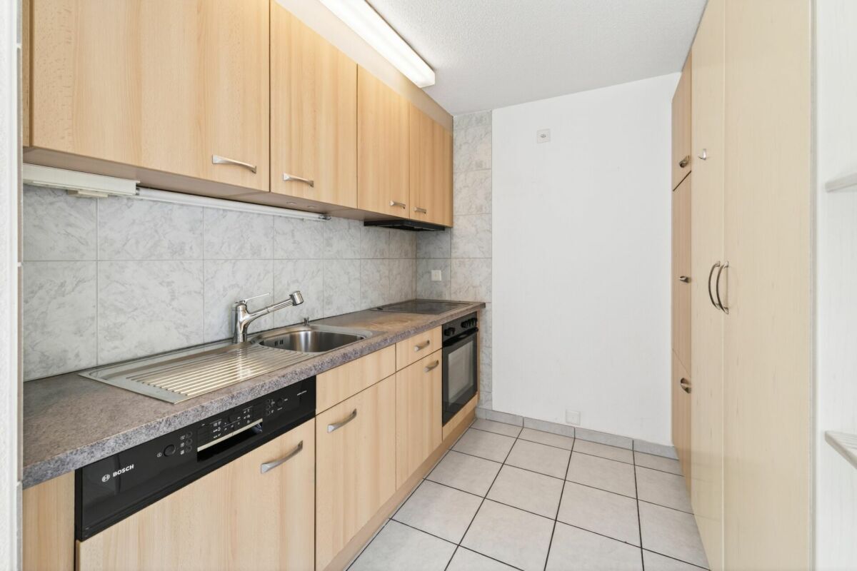 Grosszügige 3.5-Zimmmerwohnung im Erdgeschoss mit Gartensitzplatz und Bergblick