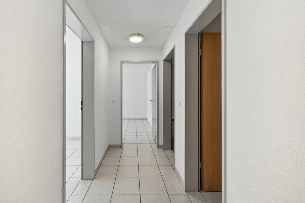 Grosszügige 3.5-Zimmmerwohnung im Erdgeschoss mit Gartensitzplatz und Bergblick