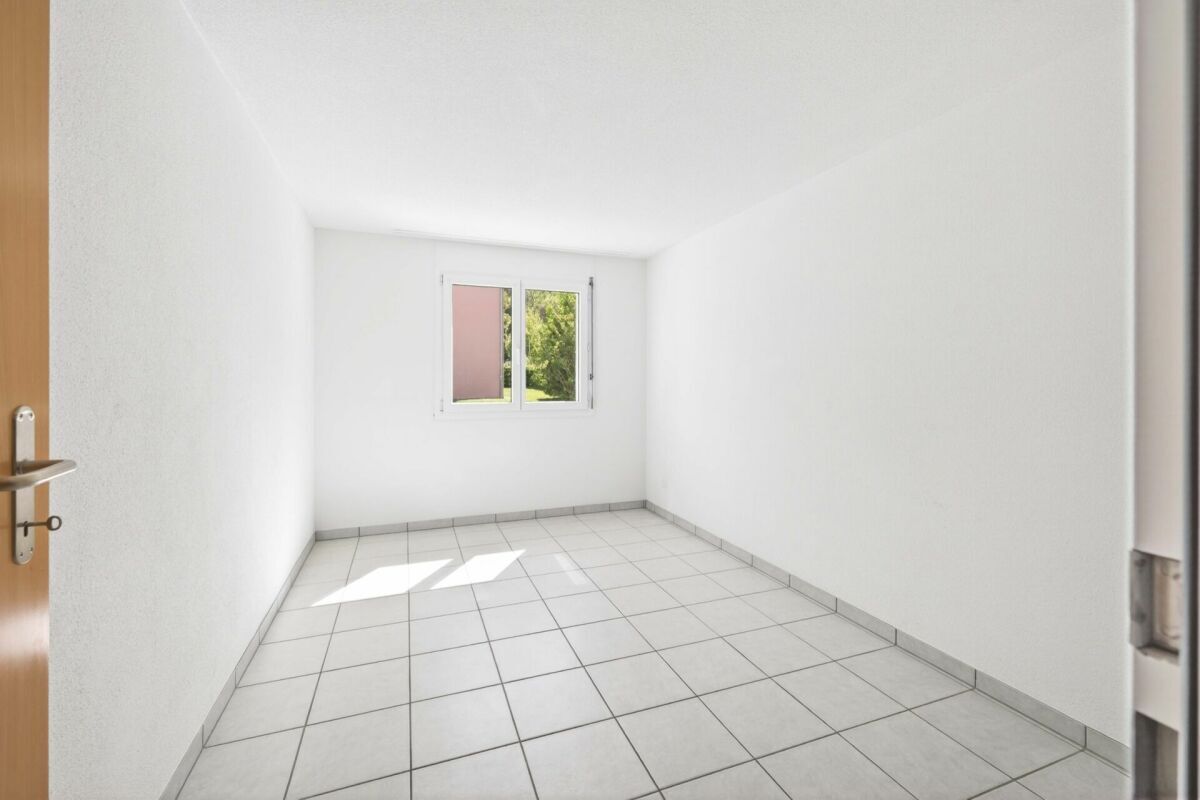 Grosszügige 3.5-Zimmmerwohnung im Erdgeschoss mit Gartensitzplatz und Bergblick