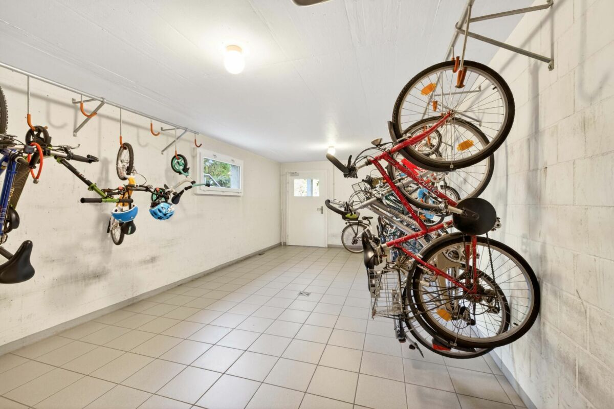 Grosszügige 3.5-Zimmmerwohnung im Erdgeschoss mit Gartensitzplatz und Bergblick