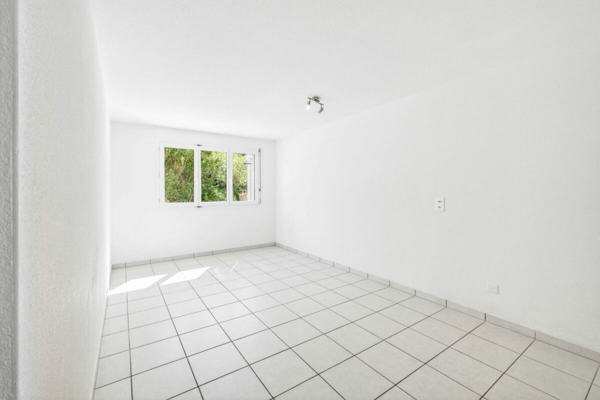 Grosszügige 3.5-Zimmmerwohnung im Erdgeschoss mit Gartensitzplatz und Bergblick