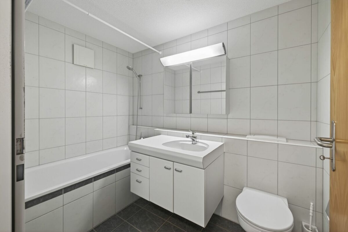 Grosszügige 3.5-Zimmmerwohnung im Erdgeschoss mit Gartensitzplatz und Bergblick