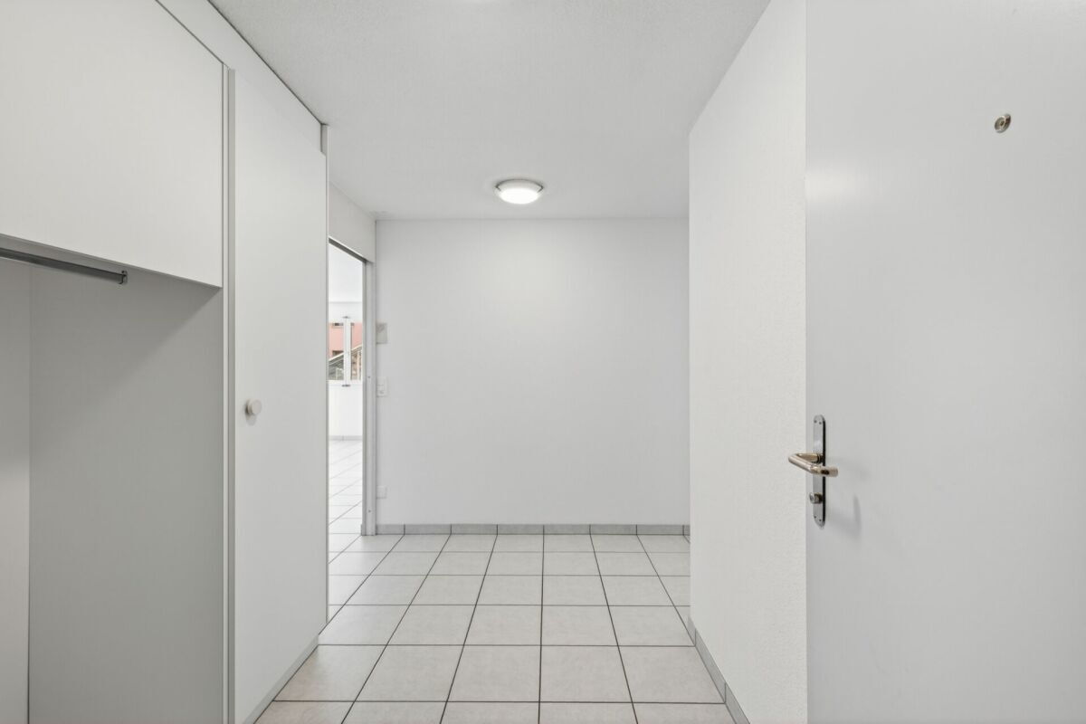 Grosszügige 3.5-Zimmmerwohnung im Erdgeschoss mit Gartensitzplatz und Bergblick